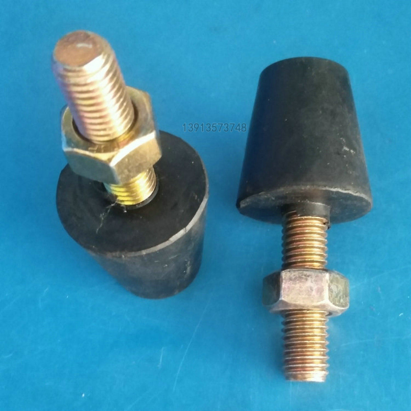 徐工压路机后机罩支撑胶橡胶柱图片