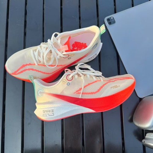 赤兔8pro超轻回弹碳板跑鞋透气软底超抗扭碳板专业马拉松运动鞋