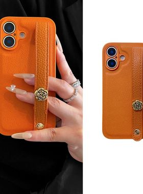 高级感橙色皮纹山茶花腕带iPhone16Promax适用苹果15手机壳14简约13保护套12小众11复古xsmax/xr软7p新8plus