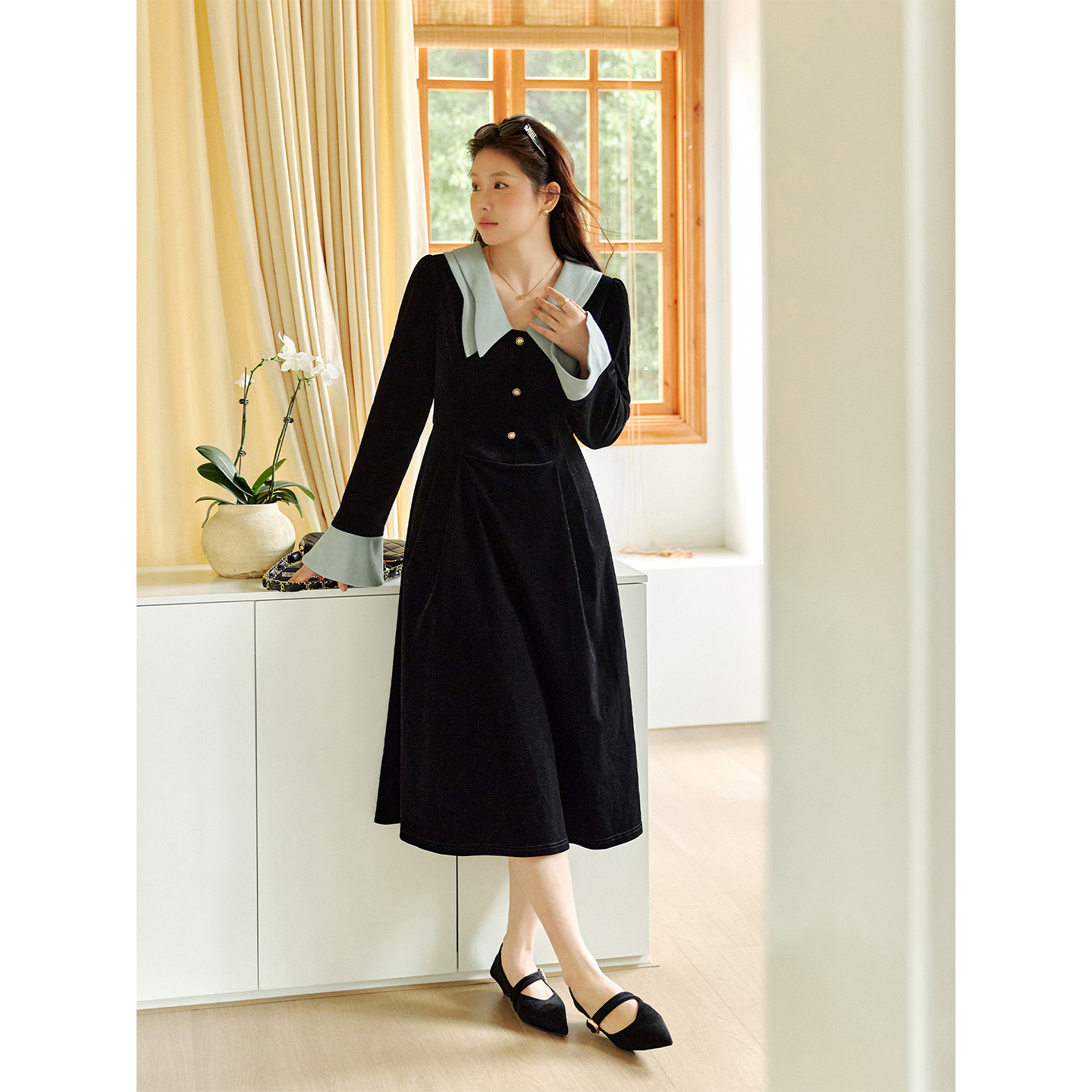 潘不卷[12/8-12/10新品一件85折满2件75折]法式撞色翻领连衣裙