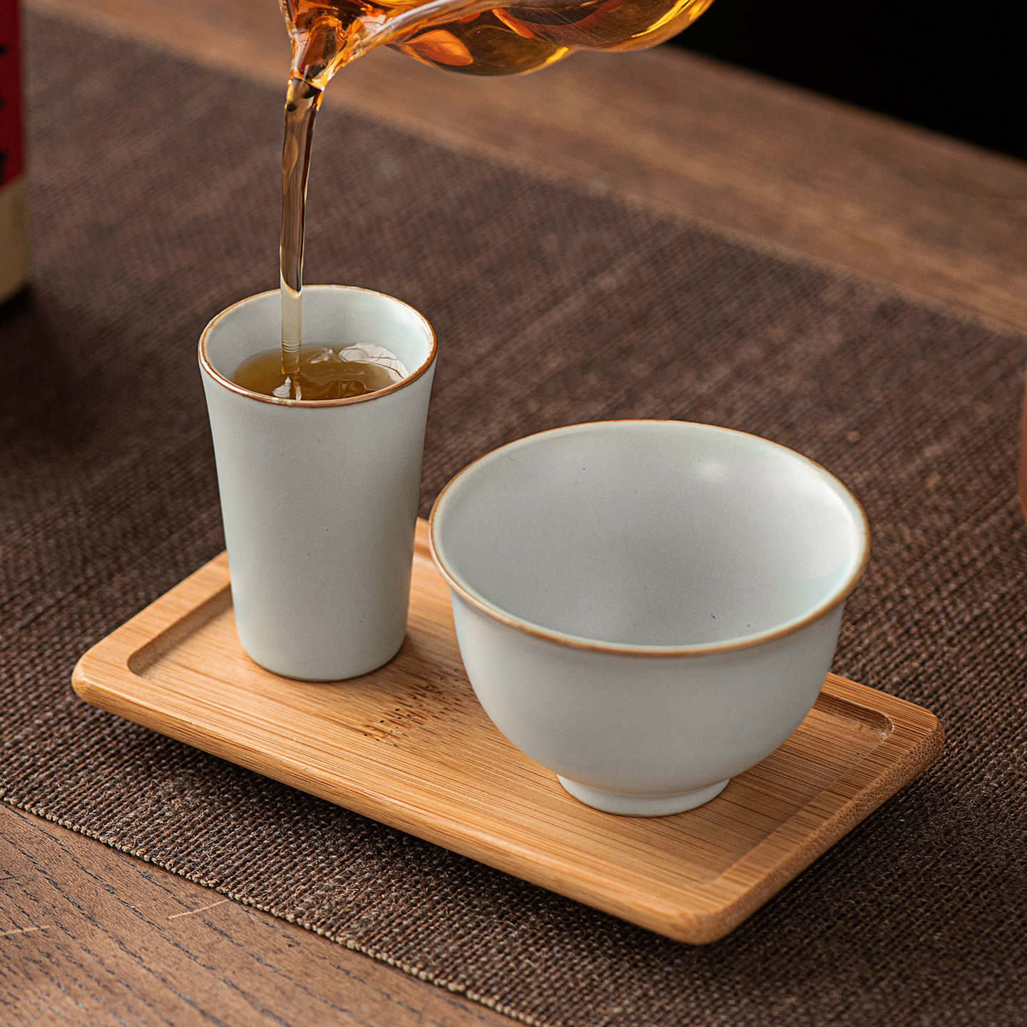 月白汝窑陶瓷闻香品茗小茶杯聚香功夫茶杯三件套复古开片主人杯子图片