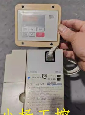 安川变频器 CIMR-V7AA21P5 220V 1.5KW带延长线外延面板 功能包好