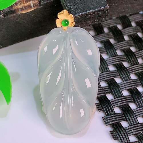 缅甸翡翠冰种水起胶叶子玉石吊坠