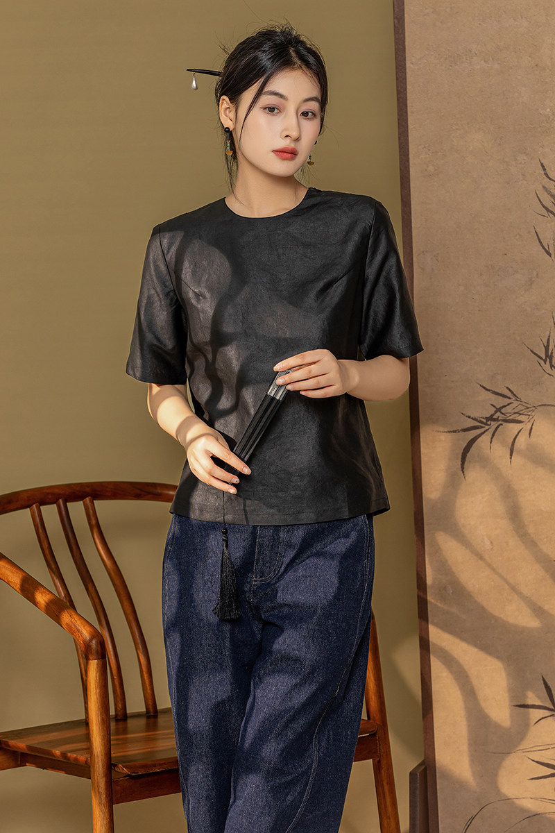 东方豆蔻春夏新款平板香云纱莨绸植物染桑蚕丝简约短袖圆领t恤女