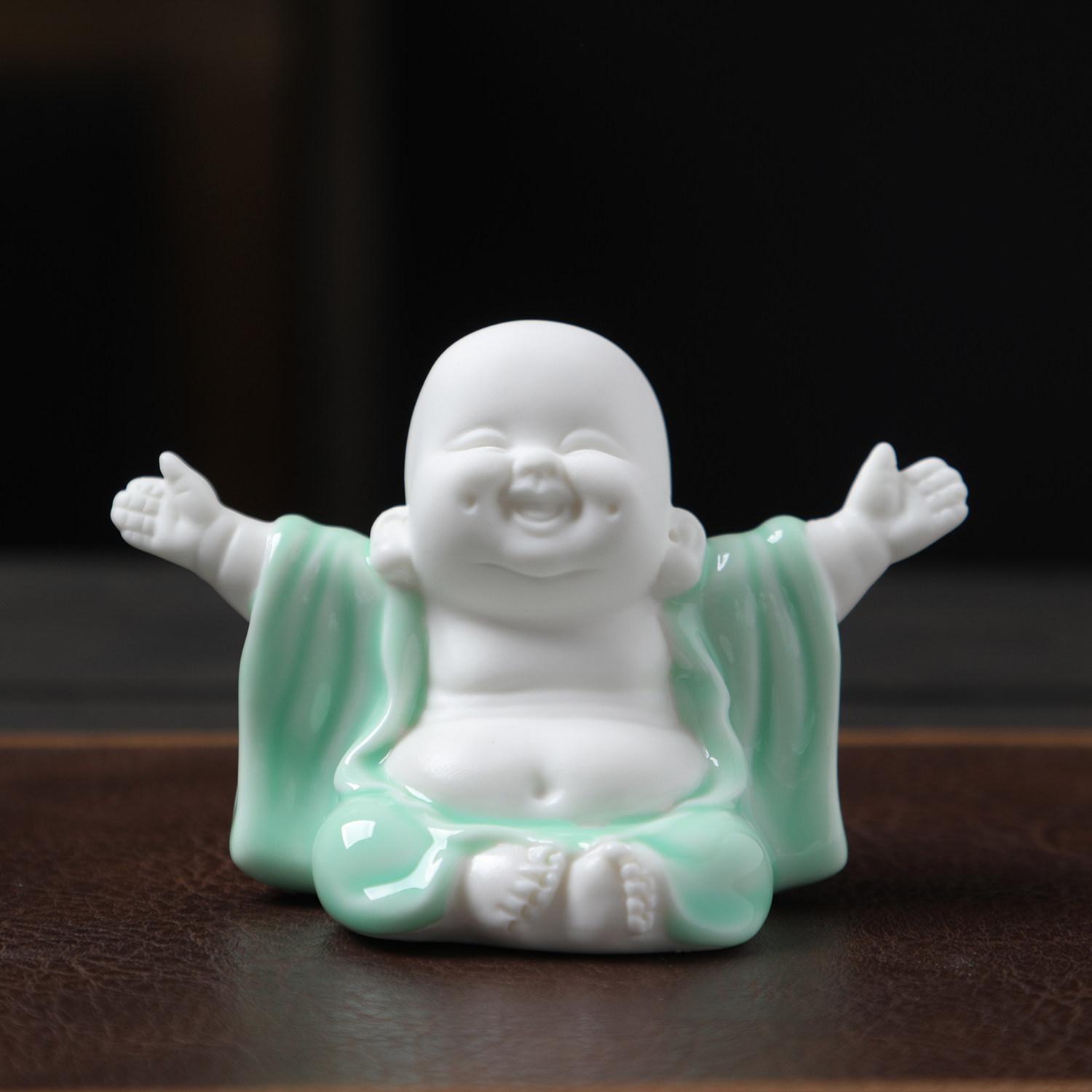 笑口常开青花白瓷人物摆件可爱小茶宠摆件