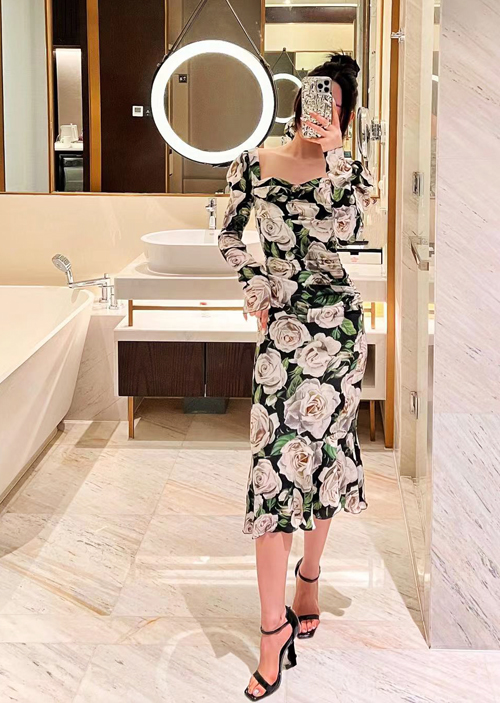 高贵优雅 孙艺珍 白玫瑰修身包臀印花鱼尾真丝连衣裙礼服