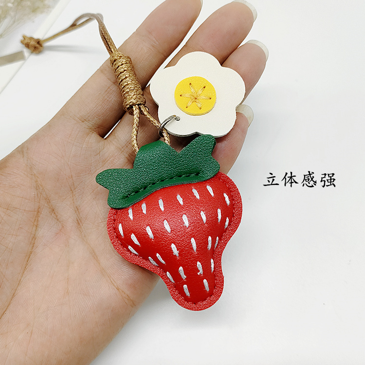 可爱草莓小挂件手工皮面包包挂饰