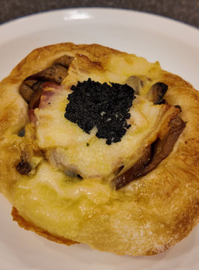 南山东篱佛卡夏三明治披萨 芝士牛肋条黑松露蟹柳咖喱鸡榴莲鱿鱼