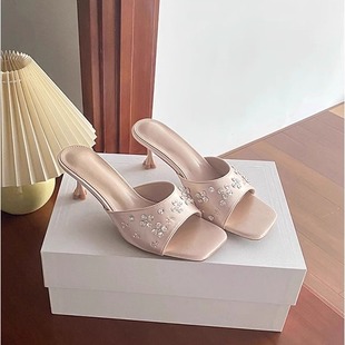 名媛风绸缎水钻凉拖女2025夏新款外穿配裙子高跟鞋方头小猫跟凉鞋