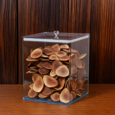 海产海味特产店中草药材展示罐