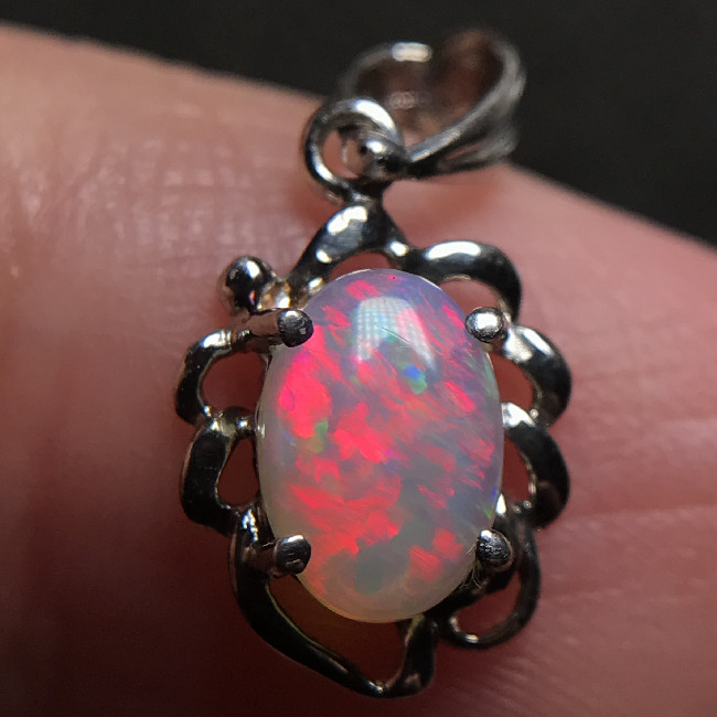 925银度白金镶嵌天然欧泊宝石吊坠5*7*2MM 2.38ct 厂家直销
