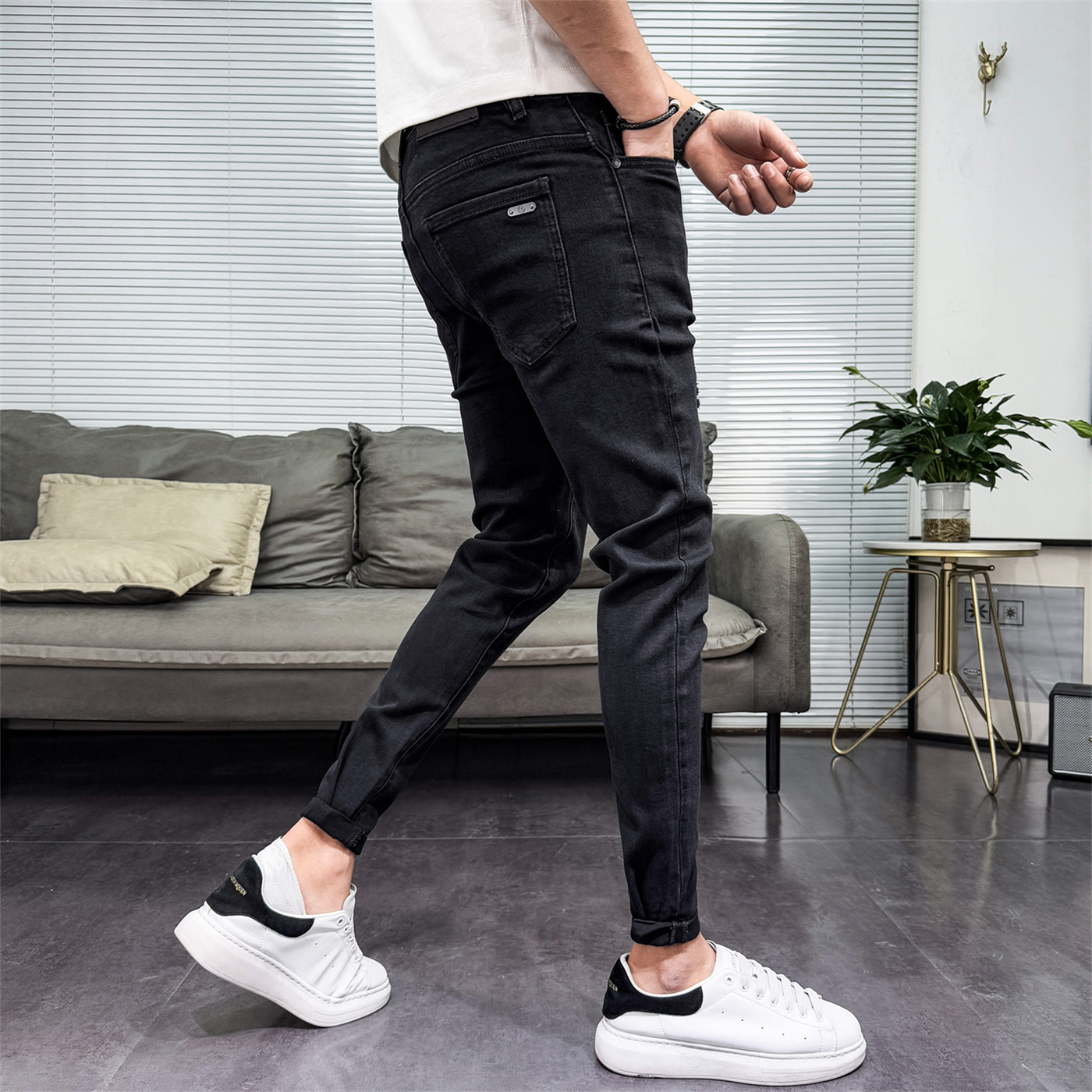 黑色牛仔裤潮牌破洞春秋季韩版修身小脚裤长裤潮流帅气男裤子百搭