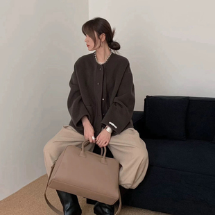 繁花家慵懒风圆领宽松版型纯色羊毛外套（含100绵羊毛）YS1-2033