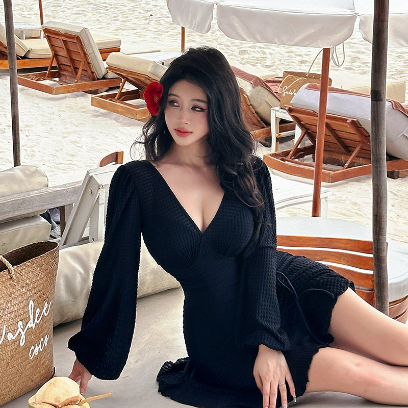 高级感性感V领泳衣女长袖连体裙式大码微胖200斤大胸显瘦遮肚保守