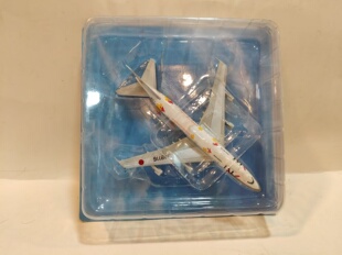 出一台 1/400 日航 jal 飞机模型 ，合金。所见即所得。120元中通