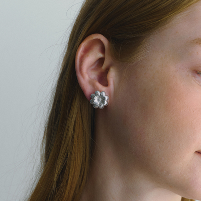 CINNLER“梦境浮菊”小众拉丝工艺气质耳钉高级感简约静奢耳饰