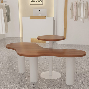 定制服装店桌子中间摆放橱窗展示架流水台创意展示台实木展示桌