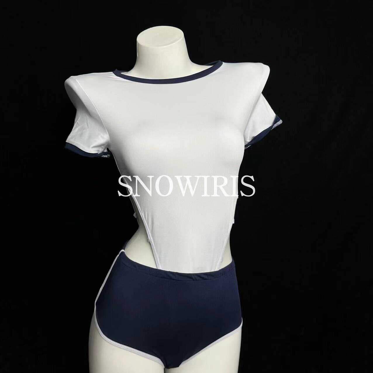 性感小胸纯欲校园风学生装火烧岛