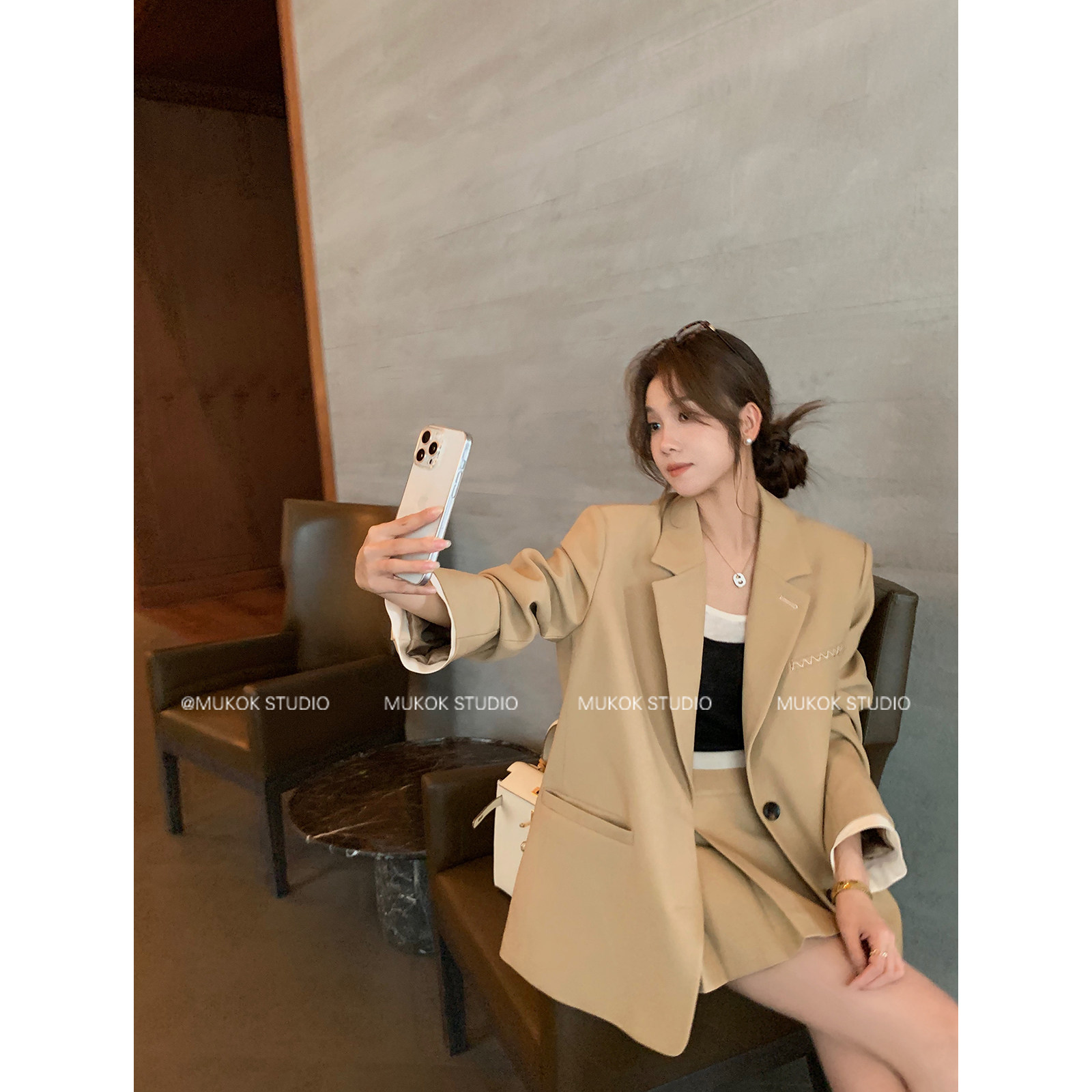 2024秋冬简约西装外套 卡其色百褶裙小个子时尚套装 设计