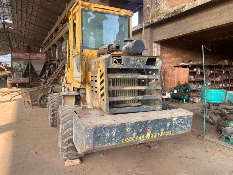 4月28日文山壮族苗族自治州某公司名下一台鼎鑫928型装载机网络拍卖公告