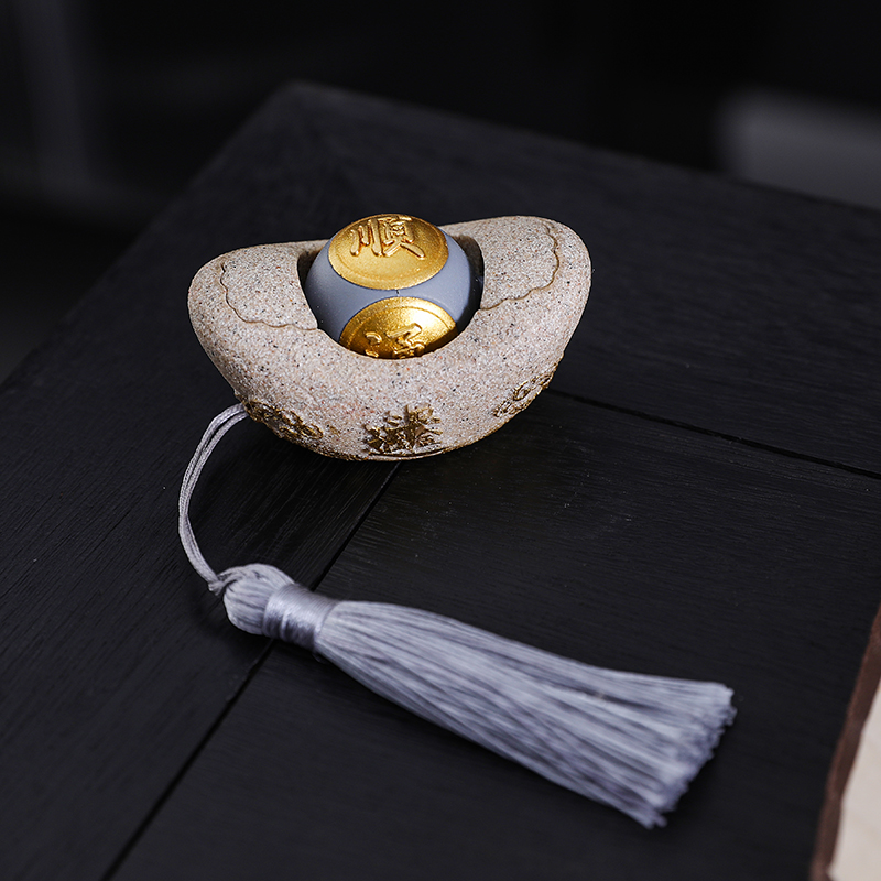 拾光时来运转砂岩手把件招财转运