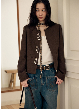 BLUEerror 花朵扣圆领短款小香风外套女法式编织棕色垫肩上衣秋季