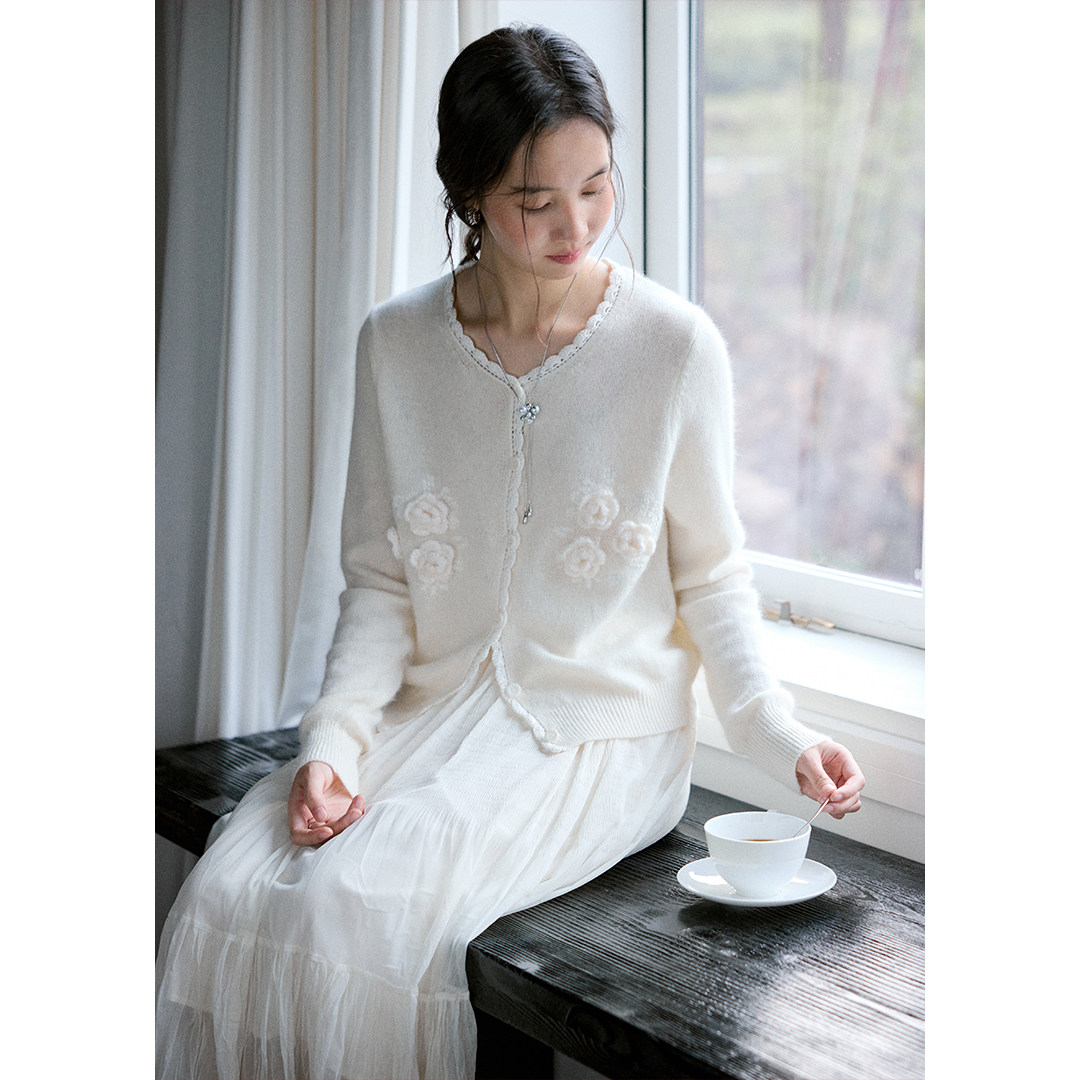 钩针花边立体花朵短款针织开衫