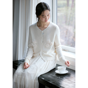 女慵懒白色软糯毛衣冬季 针织开衫 钩针花边立体花朵短款 BLUEerror