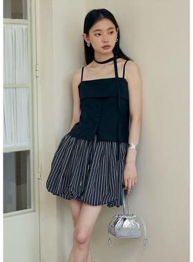 BLUEerror 单排扣平领飘带黑色吊带背心女夏外穿纯色显瘦短款上衣