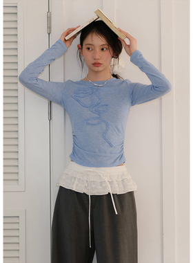 BLUEerror立体玫瑰花边圆领蓝色长袖T恤女修身显瘦针织打底衫早春