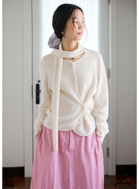 BLUEerror 羊绒围巾领白色短款毛衣开衫女法式收腰慵懒针织衫冬季