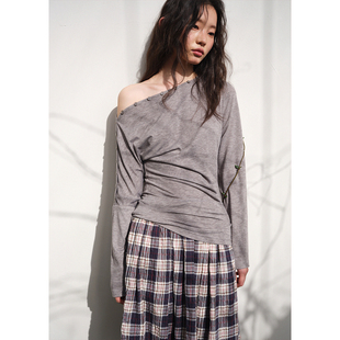 春季 BLUEerror 针织打底衫 t恤女露肩修身 显瘦多纽扣斜肩灰色长袖