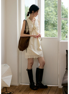 BLUEerror 立体花朵蕾丝花边v领黑色背心连衣裙女显瘦无袖裙子秋