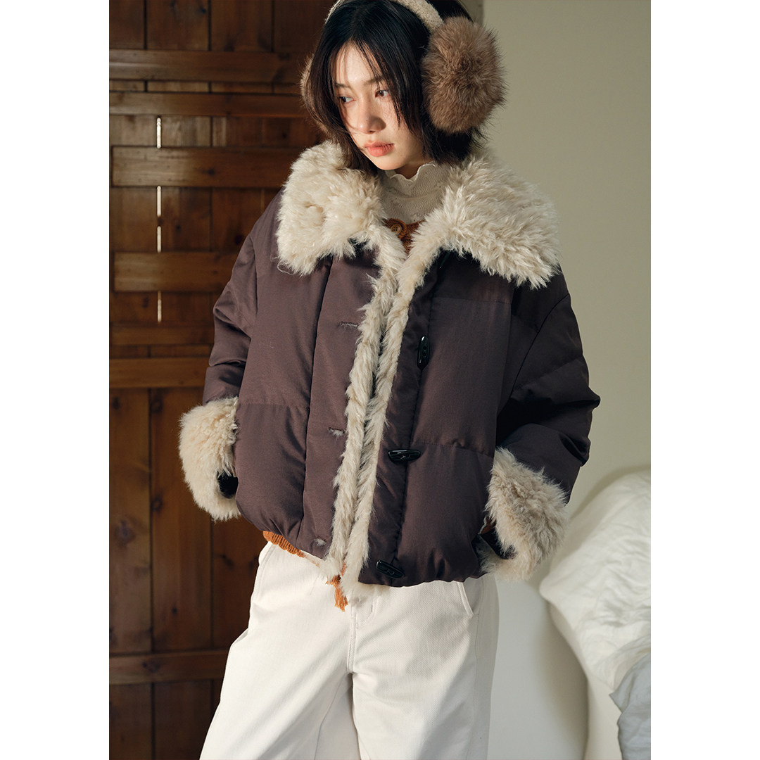 BLUEerror 保暖毛领皮草拼接短款保暖羽绒服女加厚牛角扣外套冬季