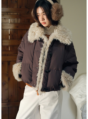 BLUEerror 保暖毛领皮草拼接短款保暖羽绒服女加厚牛角扣外套冬季