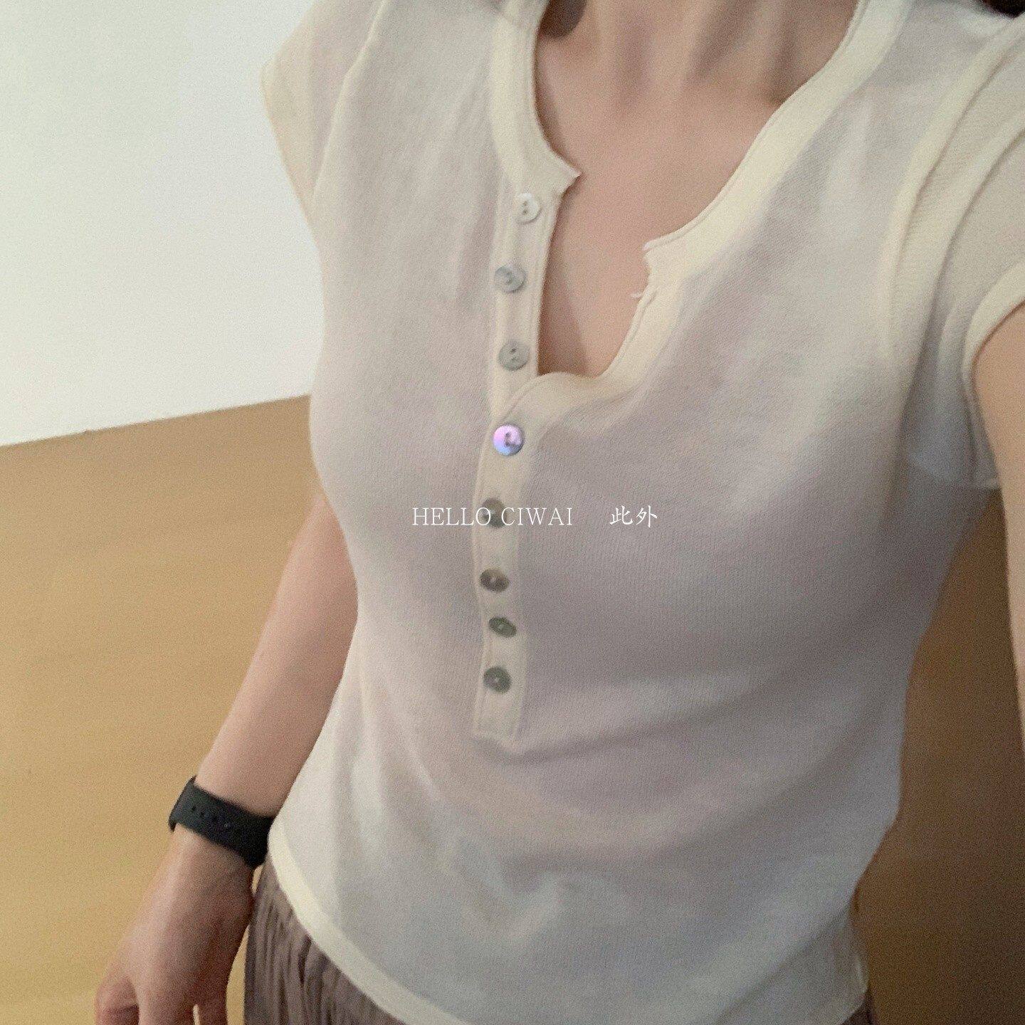 此外 V领纽扣软糯针织短袖女2026夏季新款弹力T恤小个子短款上衣