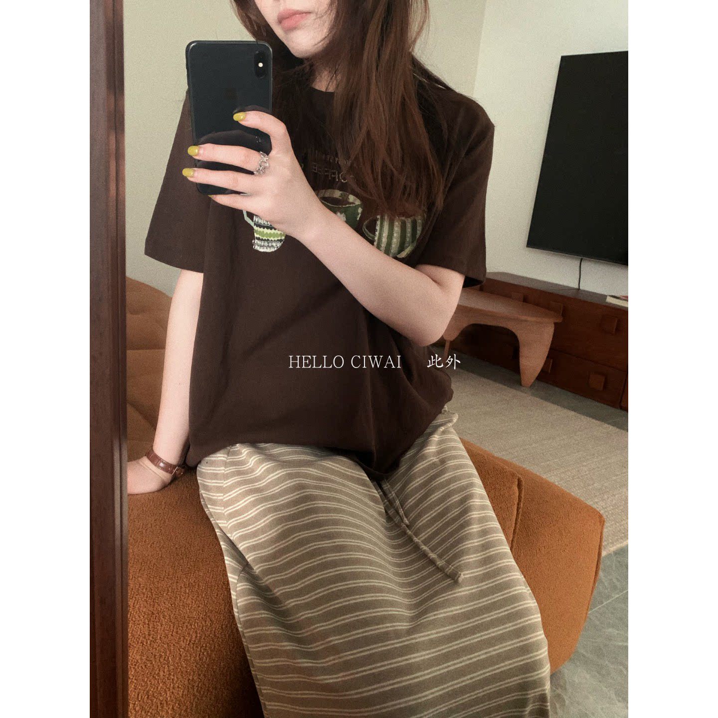此外圆领宽松印花短袖女图片