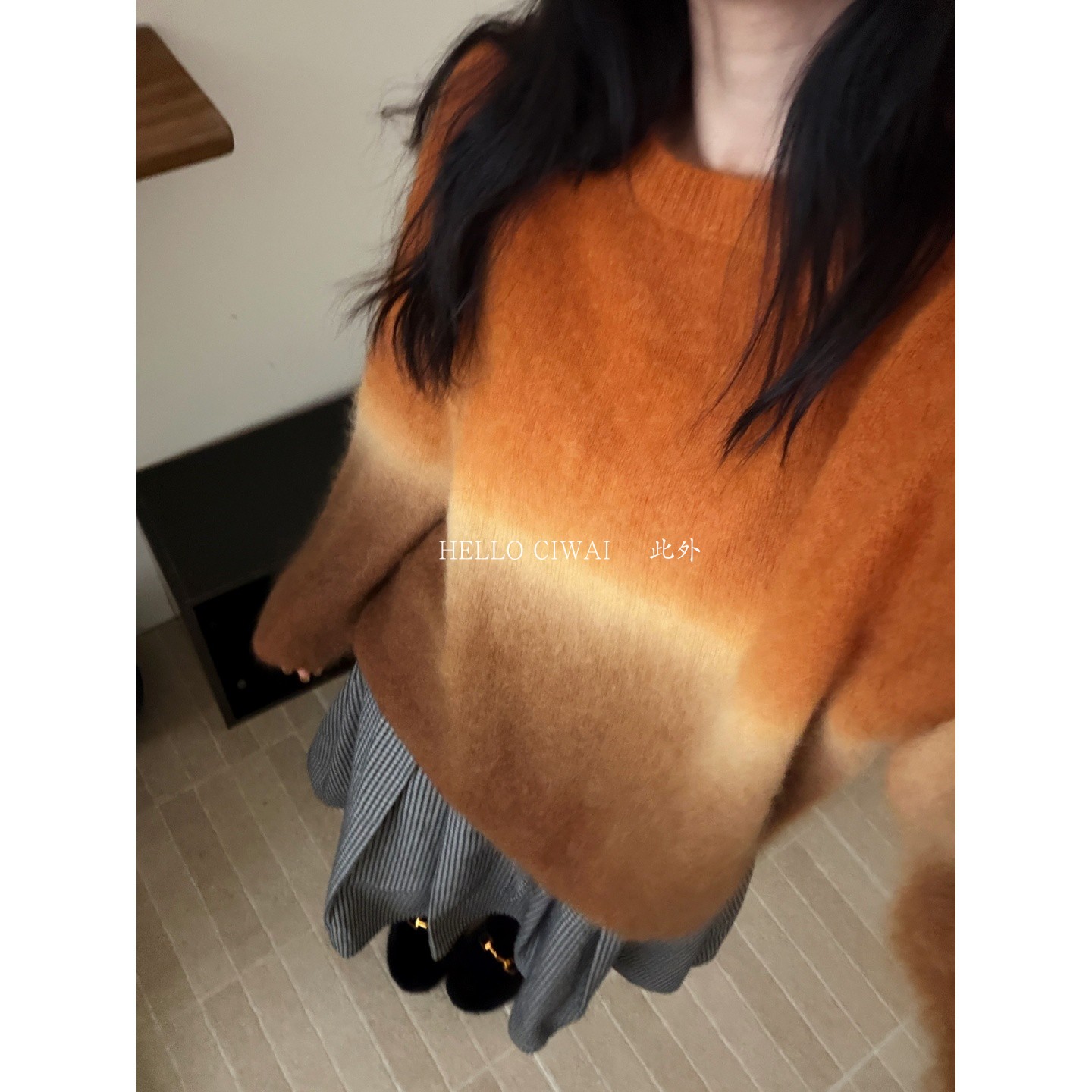 此外撞色毛绒圆领套头毛衣女图片