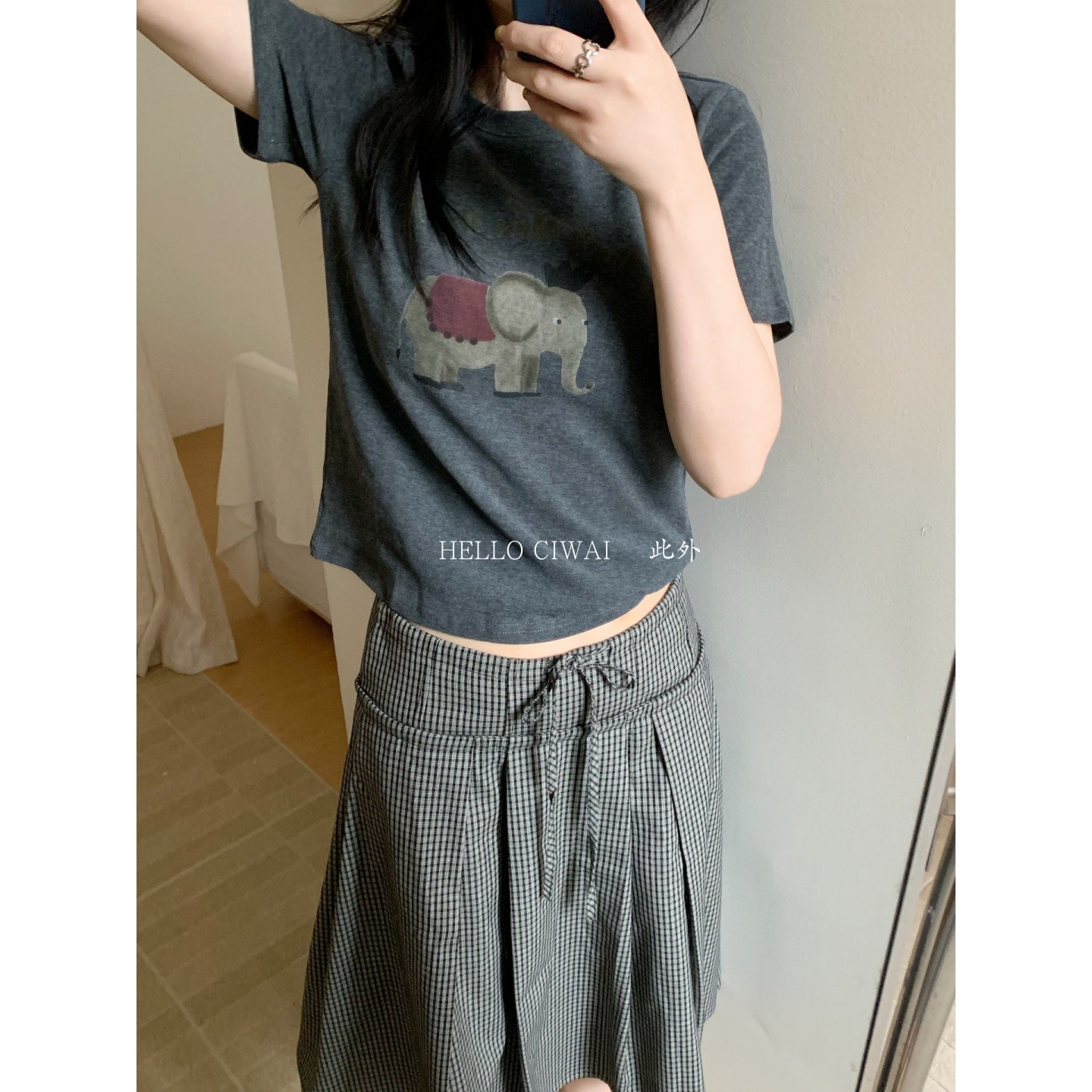 此外圆领小象磨毛打底短袖女图片