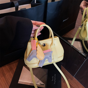 高级感小众黄色迷你斜挎小包女2025新款多巴胺手拎包洋气女童斜跨