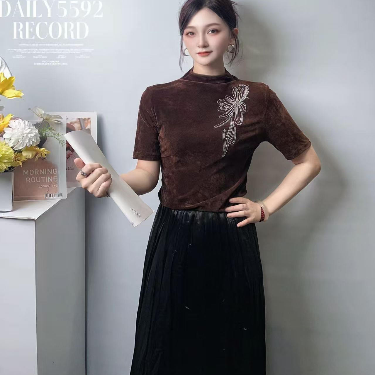 中袖金丝绒上衣女2025早秋新款T恤 内搭刺绣半高领五分袖打底衫潮