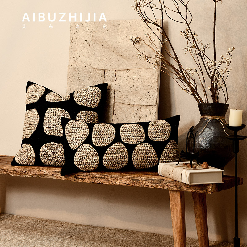 侘寂风现代极简软装靠枕咖色编织