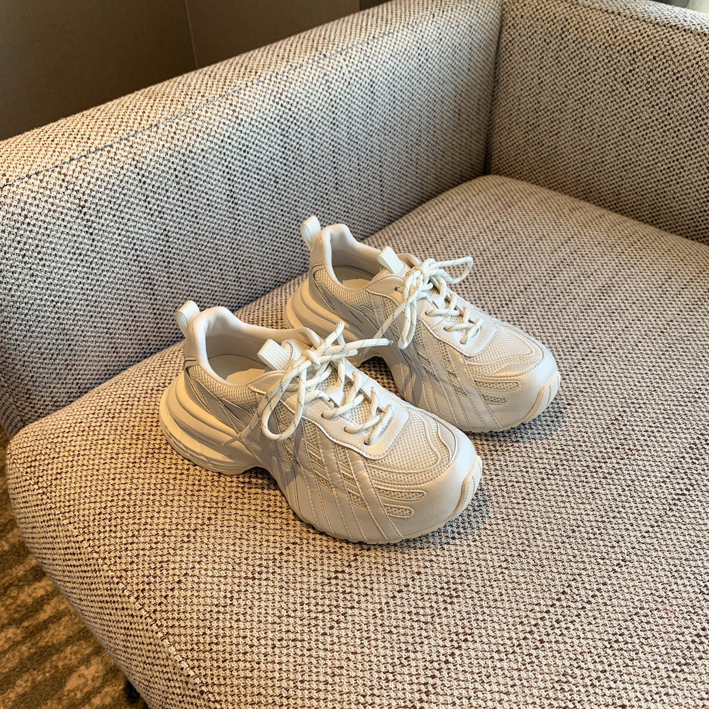 曼斯贝勒网面透气厚底休闲运动鞋