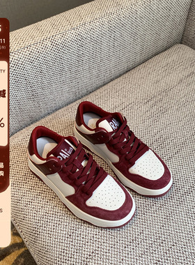 休闲鞋女2026年春季新款时尚复古酒红色系带真皮百搭舒适厚底板鞋