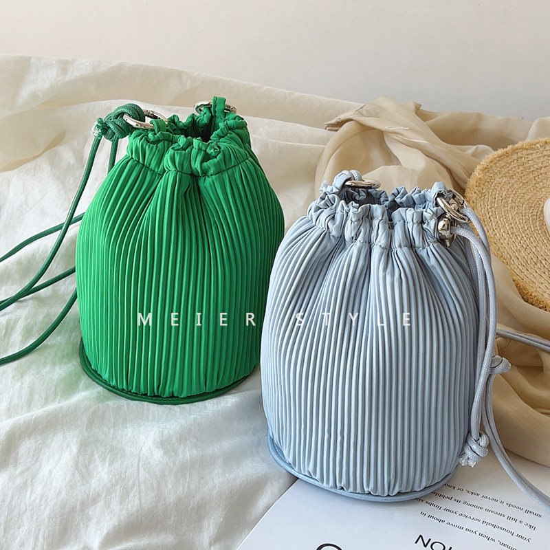 韩系ins时尚百搭抽绳褶皱水桶包迷你单肩斜挎包少女挎包2022新款,箱包皮具/热销女包/男包,水桶包,淘宝优惠券,粉丝福利购,淘宝优惠卷
