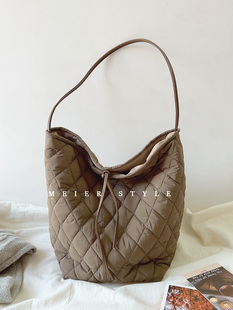 2023秋冬新款 复古菱格棉服包大容量水桶包腋下包慵懒风托特包女包