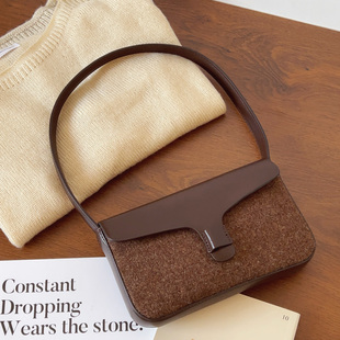 韩系ins复古气质毛呢腋下包撞色法棍包翻盖手提包毛绒单肩包2025