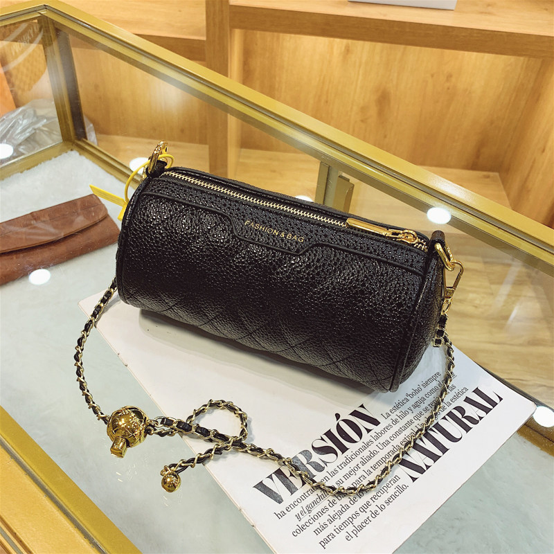 高级感小众包包女包2021新款潮秋冬百搭链条斜挎圆筒包腋下单肩包