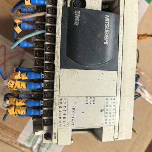 议价FX3GA-40MT一个，通电正常，一侧端子生锈，售后不可维修