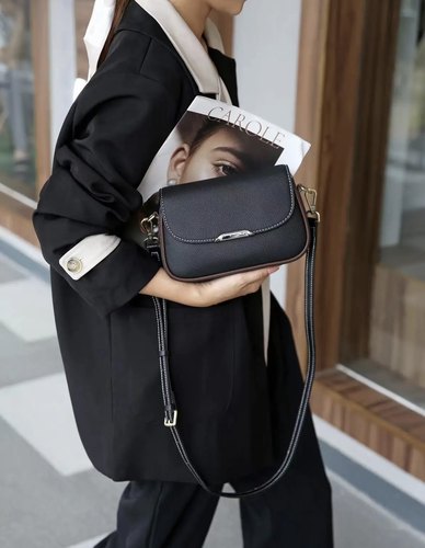 头层牛皮斜挎包女士包包2025秋冬新款时尚高级感真皮单肩包小方包